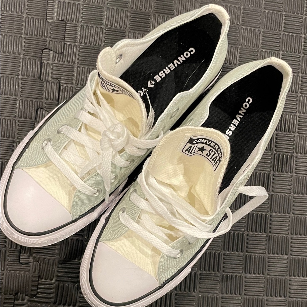 Converse Womens Low Top Sneakers in Pale Green and White